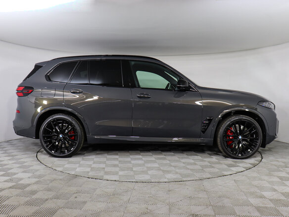 2026 BMW X5 M60i IV (G05/G18) Рестайлинг, серый, 20250000 рублей - вид 4