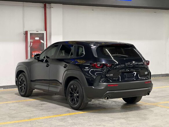 2023 Mazda CX-50, чёрный, 2210000 рублей - вид 5