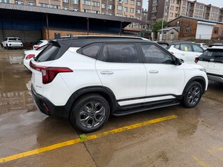2023 Kia Seltos I Рестайлинг, белый, 2165000 рублей, вид 3