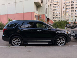 2016 Ford Explorer V Рестайлинг, чёрный, 2350000 рублей, вид 3