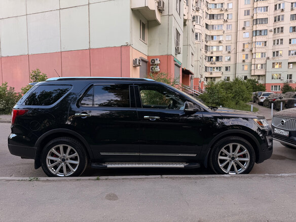 2016 Ford Explorer V Рестайлинг, чёрный, 2350000 рублей - вид 2