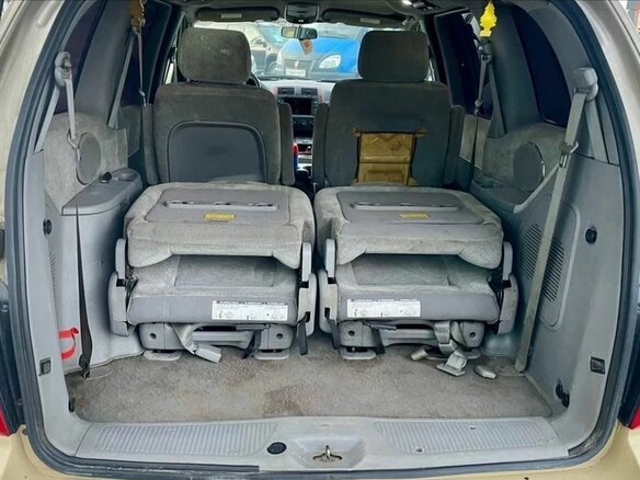 2003 Kia Carnival I Рестайлинг, бежевый, 275000 рублей - вид 8
