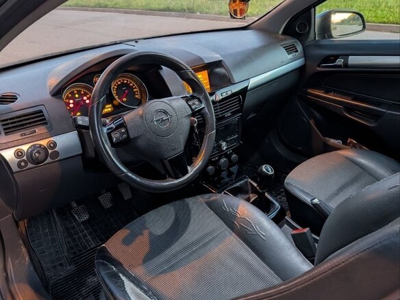 2008 Opel Astra GTC H Рестайлинг, чёрный, 575000 рублей - вид 10