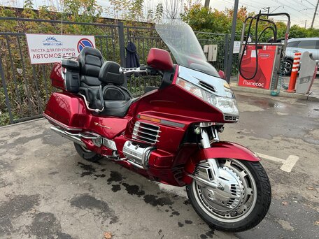 1999 Honda GL 1500 Gold Wing, красный, 650000 рублей, вид 1