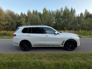 2022 BMW X7 40i I (G07) Рестайлинг, белый, 6800000 рублей, вид 3