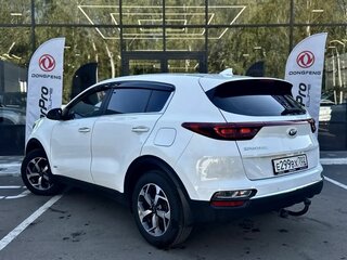 2020 Kia Sportage IV Рестайлинг, белый, 2200000 рублей, вид 4