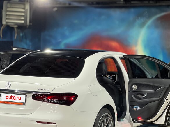 2021 Mercedes-Benz E-Класс 220 d V (W213, S213, C238) Рестайлинг, белый, 5750000 рублей - вид 1