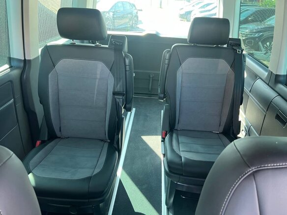 2022 Volkswagen Multivan T6 Рестайлинг, серый, 5479174 рублей - вид 11