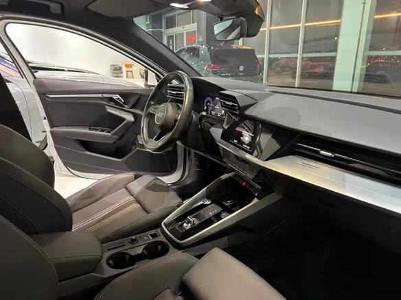 2023 Audi A3 Sportback 35 TFSI IV (8Y), белый, 1650000 рублей - вид 6