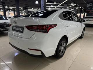 2018 Hyundai Solaris II, белый, 949000 рублей, вид 4