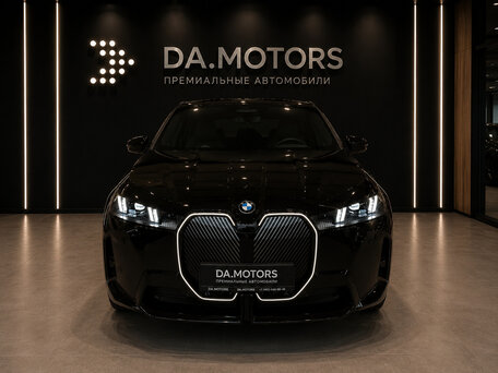 2025 BMW iX xDrive45 I (I20) Рестайлинг, чёрный, 12190000 рублей, вид 1
