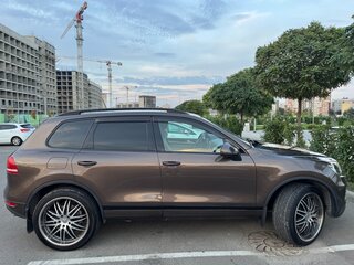 2011 Volkswagen Touareg II, коричневый, 2490000 рублей, вид 4