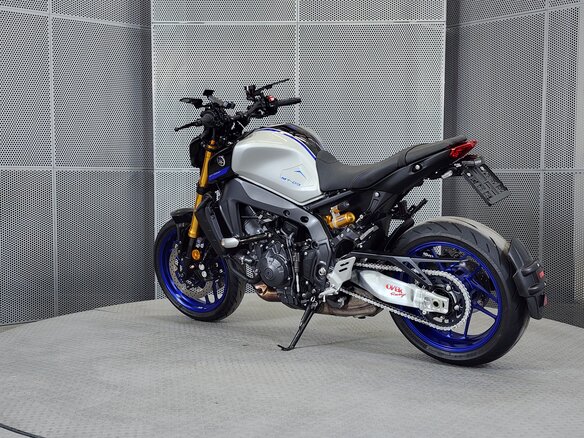 2024 Yamaha MT-09 (FZ-09), серебристый, 1199000 рублей - вид 5