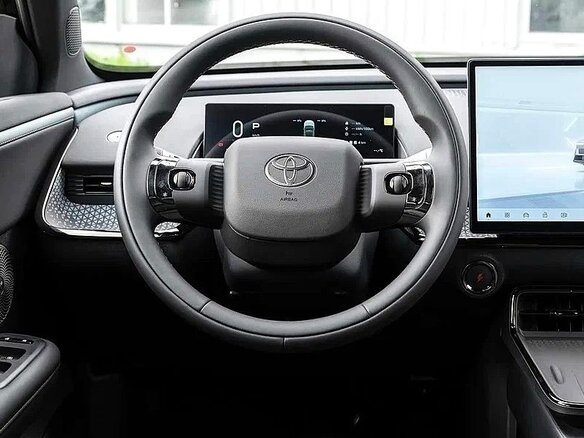 2026 Toyota bZ3X 58.3 kWh, чёрный, 2680000 рублей - вид 12