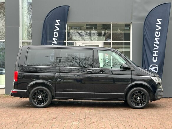 2021 Volkswagen Multivan T6 Рестайлинг, чёрный, 4699000 рублей - вид 6