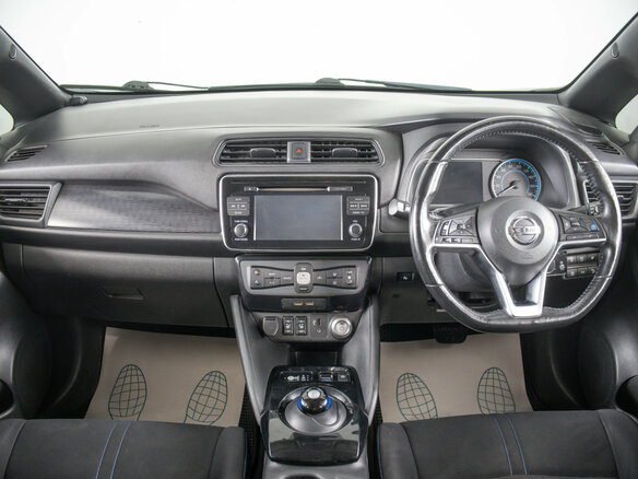 2018 Nissan Leaf II (ZE1), чёрный, 1699000 рублей - вид 12