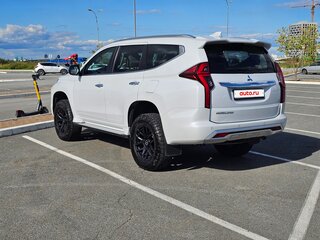 2022 Mitsubishi Montero Sport III Рестайлинг, белый, 4000000 рублей, вид 5