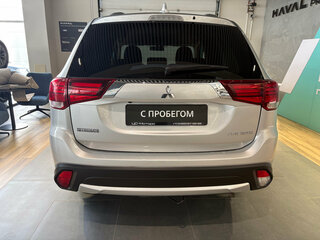 2017 Mitsubishi Outlander III Рестайлинг 2, серебристый, 1440000 рублей, вид 4