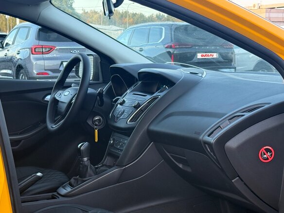2015 Ford Focus III Рестайлинг, жёлтый, 719999 рублей - вид 13