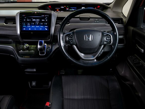 2018 Honda Freed II, красный, 1310000 рублей - вид 5