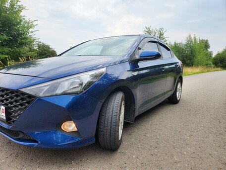 2021 Hyundai Solaris II Рестайлинг, синий, 1300000 рублей, вид 4