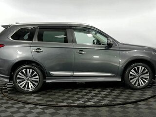 2019 Mitsubishi Outlander III Рестайлинг 3, серый, 2650000 рублей, вид 5