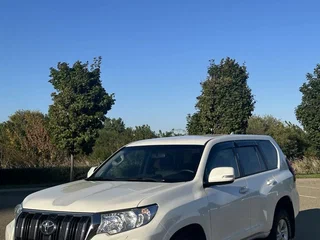 2018 Toyota Land Cruiser Prado 150 Series Рестайлинг 2, белый, 4490000 рублей, вид 1