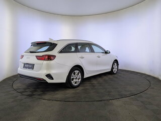 2021 Kia Ceed III Рестайлинг, белый, 2100000 рублей, вид 5