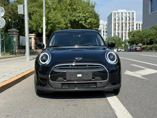 2023 Mini Hatch Cooper III (F55/F56) Рестайлинг 2, чёрный, 2497300 рублей, вид 2
