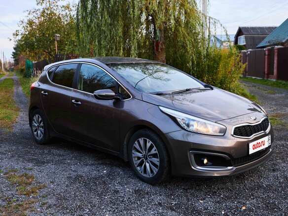 2018 Kia Ceed II Рестайлинг, коричневый, 1500000 рублей - вид 2