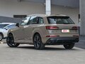 2025 Audi Q7 55 TFSI II (4M) Рестайлинг 2, бежевый, 13100000 рублей - вид 5