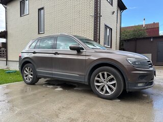 2017 Volkswagen Tiguan II, коричневый, 2000000 рублей, вид 4