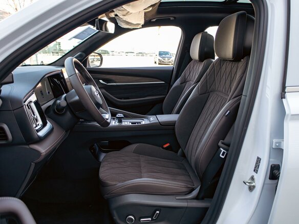 2025 Geely Monjaro I Рестайлинг, белый, 3055000 рублей - вид 10