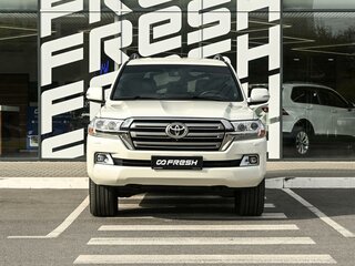 2020 Toyota Land Cruiser 200 Series Рестайлинг 2, белый, 7592000 рублей, вид 3