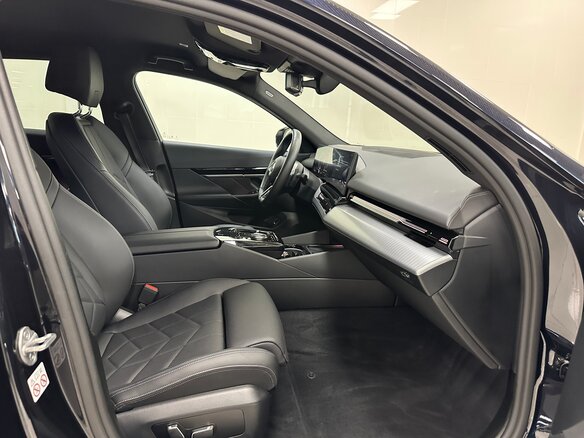 2023 BMW 5 серии 520d xDrive VIII (G60/G61/G68), синий, 6999000 рублей - вид 25