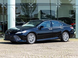 Toyota Camry VIII (XV70)