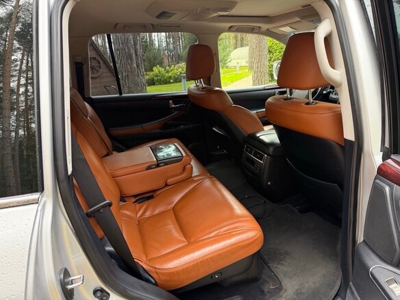 2011 Lexus LX 570 III, серебристый, 3950000 рублей - вид 7