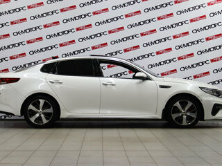 2020 Kia Optima IV Рестайлинг, белый, 1695950 рублей, вид 2