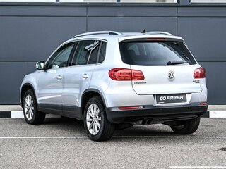 2013 Volkswagen Tiguan I Рестайлинг, серебристый, 1284000 рублей, вид 2