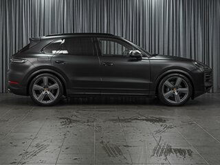 2024 Porsche Cayenne III Рестайлинг, чёрный, 16350000 рублей, вид 5