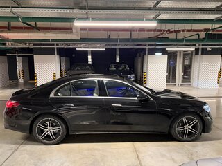 2025 Mercedes-Benz E-Класс 300 VI (W214, S214), чёрный, 9300000 рублей, вид 4