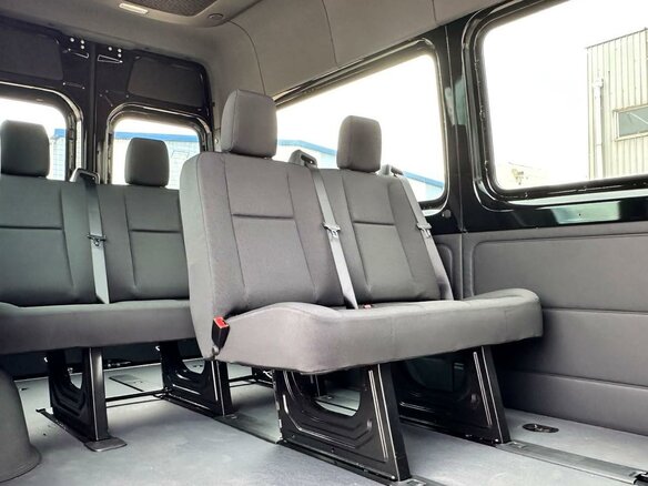 2026 Mercedes-Benz Sprinter, чёрный - вид 17