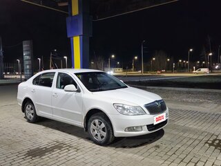 2012 Skoda Octavia II (A5) Рестайлинг, белый, 650000 рублей, вид 2