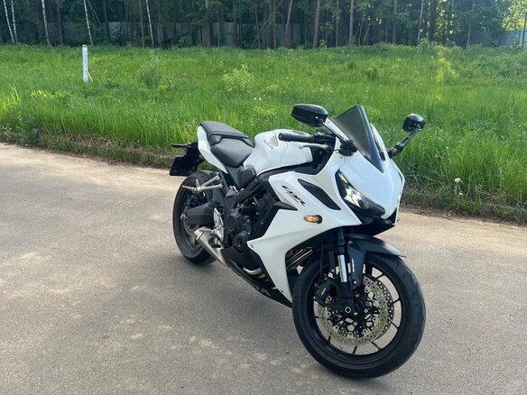 2024 Honda CBR 650R, белый, 999999 рублей - вид 4