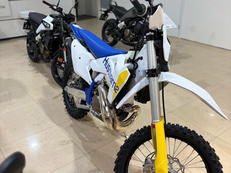 2026 Husqvarna TE 250, белый, 1295000 рублей, вид 3