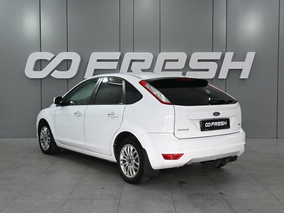 2010 Ford Focus II Рестайлинг, белый, 700000 рублей - вид 1