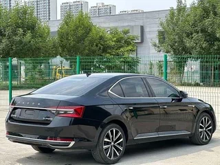 2023 Skoda Superb III Рестайлинг, чёрный, 1860001 рублей, вид 4