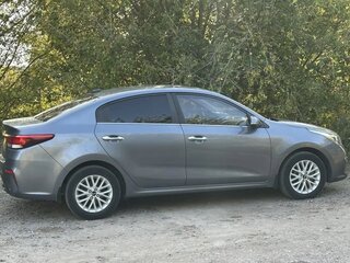 2017 Kia Rio IV, серый, 1350000 рублей, вид 4