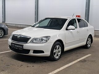 2011 Skoda Octavia II (A5) Рестайлинг, белый, 655000 рублей, вид 1
