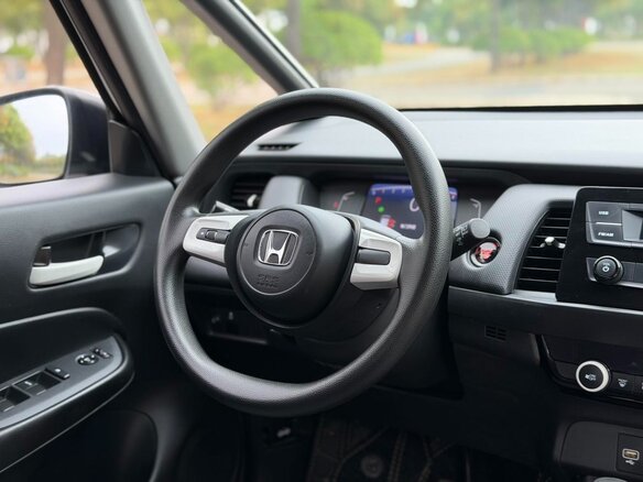 2023 Honda Fit Crosstar IV Рестайлинг, белый, 1080000 рублей - вид 11